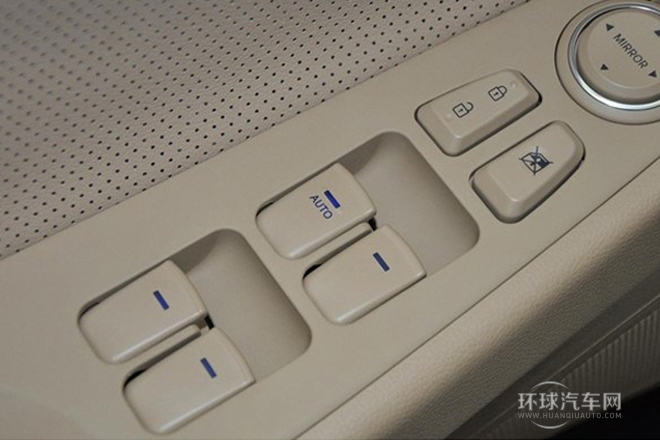 2013款 2.0L 自動尊貴版