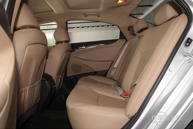 2013款 2.0L 自動尊貴版