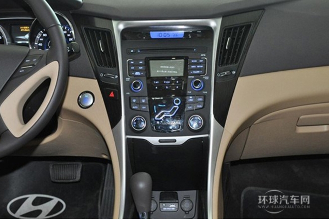 2013款 2.0L 自動尊貴版