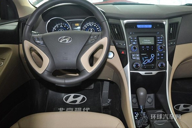 2013款 2.0L 自動(dòng)尊貴版