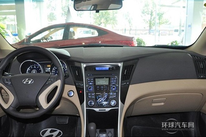 2013款 2.0L 自動尊貴版