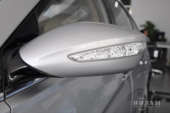 2013款 2.0L 自動尊貴版