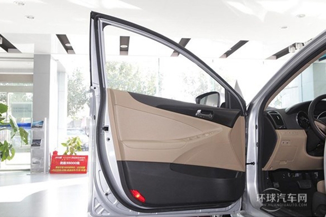 2013款 2.0L 自動頂級版