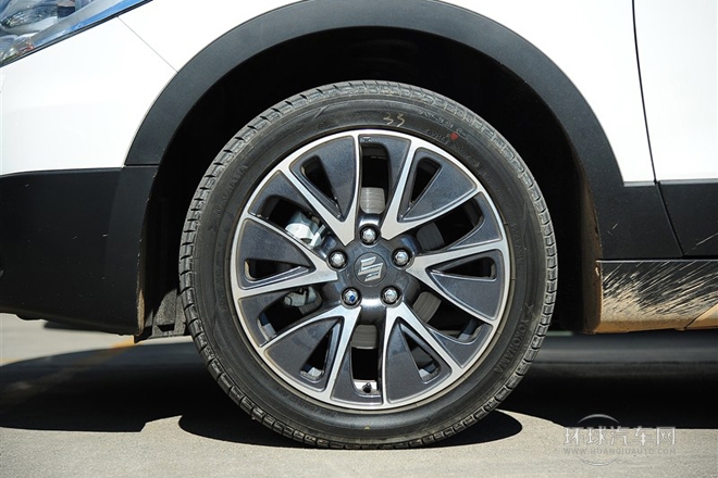 2014款 1.6L CVT四驅(qū)尊貴型