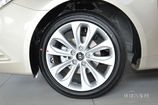 2013款 2.4L 自動尊貴版 國IV