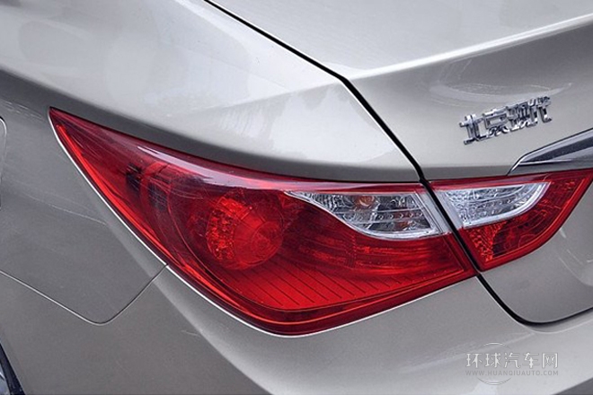 2013款 2.4L 自動尊貴版 國IV