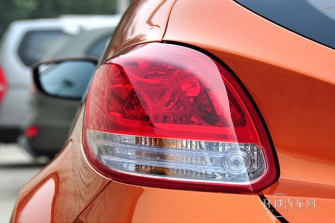 2011款 1.6L 自動(dòng)尊享版