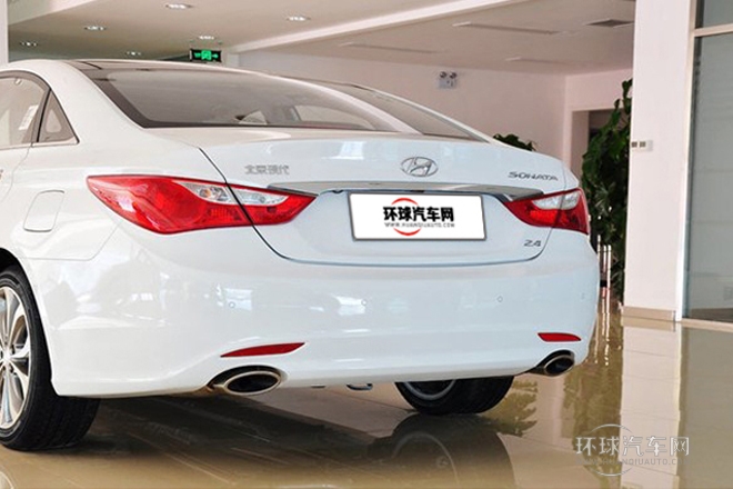 2013款 2.4L 自動(dòng)尊貴版 國(guó)V