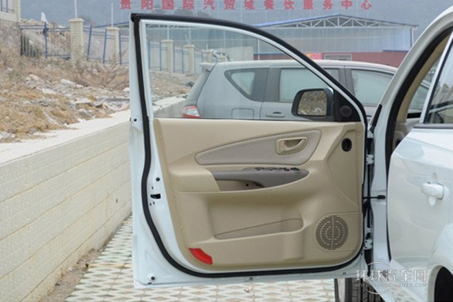 2013款 2.0L 手動(dòng)兩驅(qū)時(shí)尚型