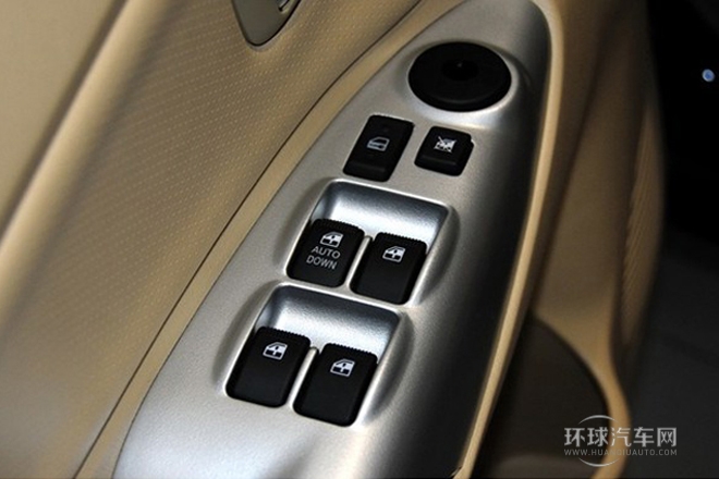 2013款 2.0L 自動兩驅舒適型