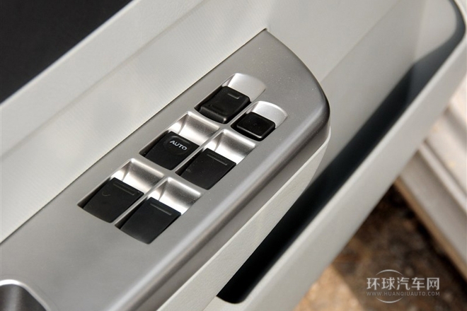 2012款 1.3L 舒適型