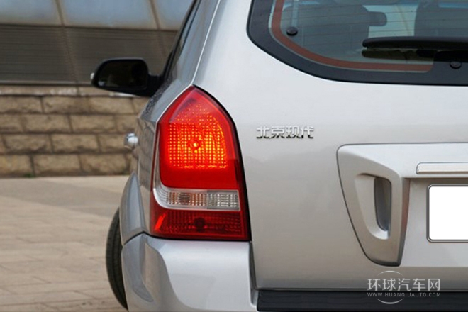 2013款 2.0L 自動兩驅舒適型