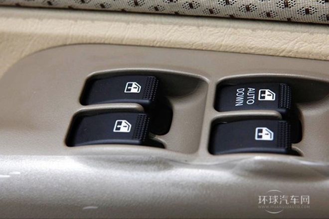 2013款 2.0L 手動四驅豪華型