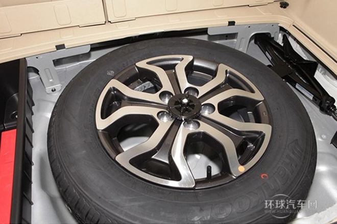 2013款 2.0L 手動(dòng)四驅(qū)尊貴型