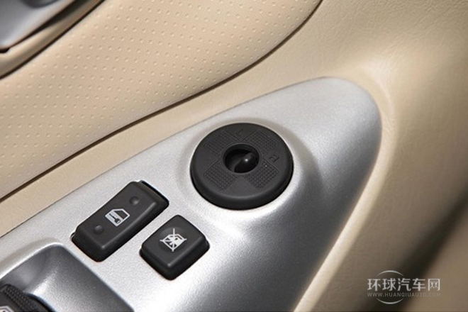 2013款 2.0L 手動四驅尊貴型