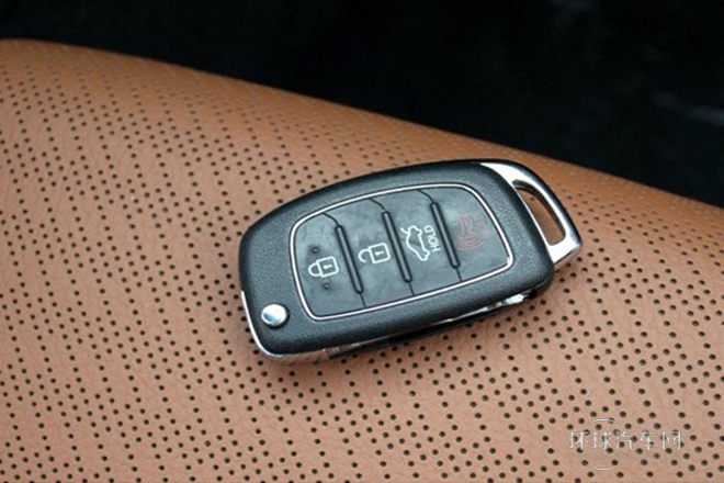 2012款 2.0T 手動酷動版