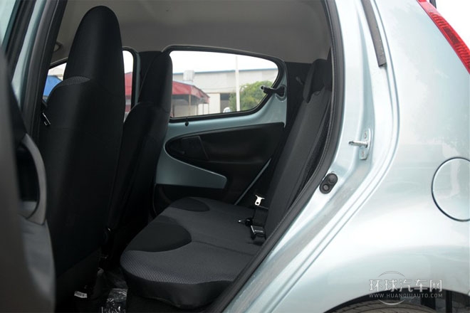 2013款 1.0L AMT 鉉酷型