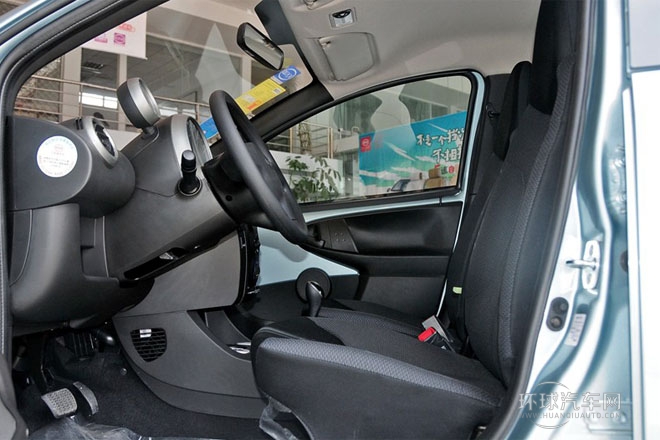 2013款 1.0L AMT 悅酷型