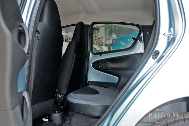 2013款 1.0L AMT 悅酷型