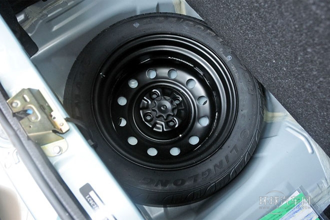 2013款 1.0L AMT 悅酷型