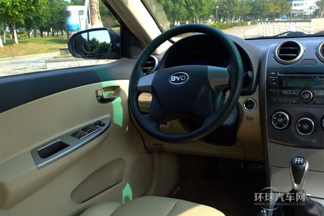 2012款 1.5L 手動(dòng)標(biāo)準(zhǔn)型