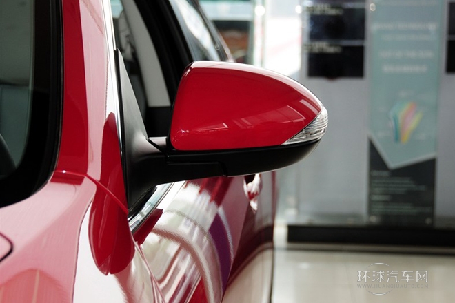 2012款 2.0L 自動豪華版