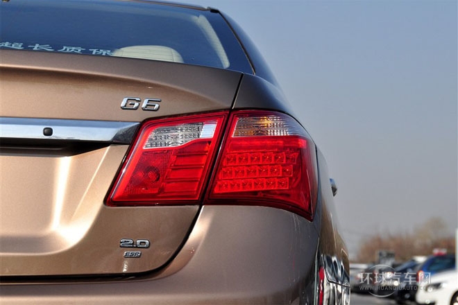 2013款 2.0L 手動尊貴型