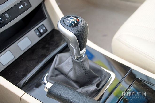 2013款 2.0L 手動尊貴型