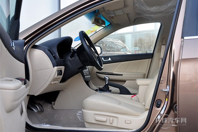 2013款 2.0L 手動尊貴型