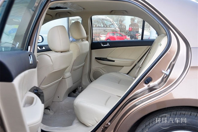 2013款 2.0L 手動尊貴型