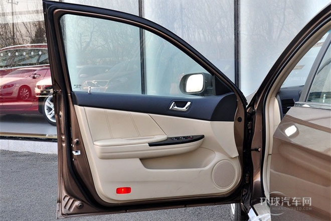 2013款 2.0L 手動尊貴型