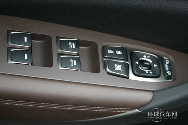 2011款 3.0L 尊貴型