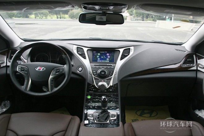 2011款 3.0L 尊貴型