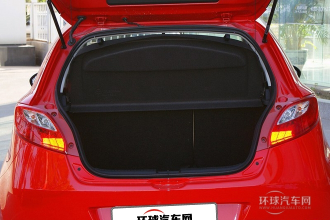 2012款 三廂炫動 1.3L 自動標準版