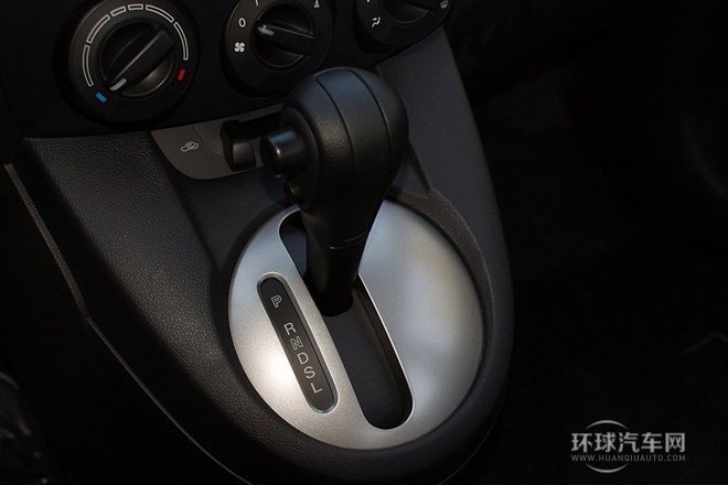 2012款 三廂炫動 1.3L 自動標準版