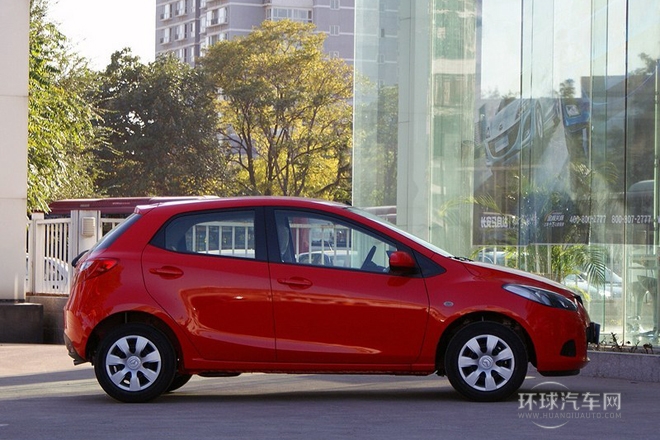 2012款 三廂炫動(dòng) 1.3L 自動(dòng)標(biāo)準(zhǔn)版