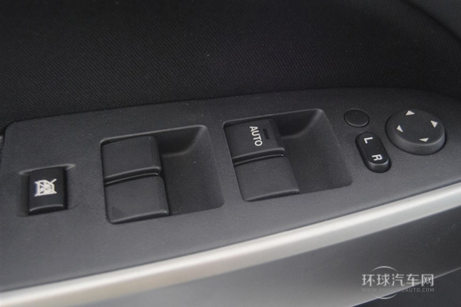 2012款 三廂炫動(dòng) 1.5L 自動(dòng)時(shí)尚版