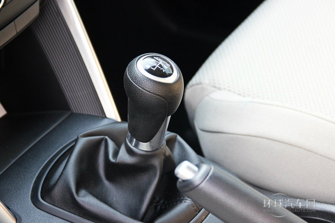 2013款 2.0L 手動兩驅舒適型