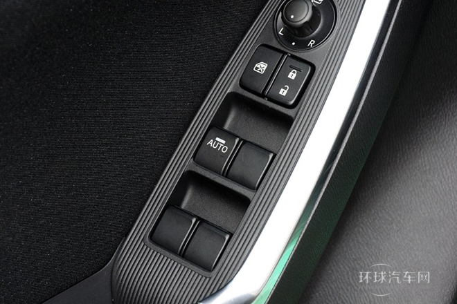 2013款 2.0L 自動四驅精英型