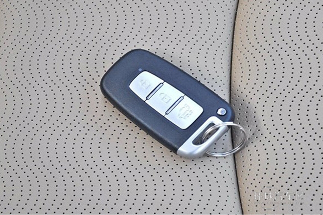 2012款 1.8L 手動尊貴型