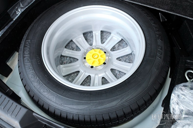 2013款 2.0L 自動四驅尊貴型