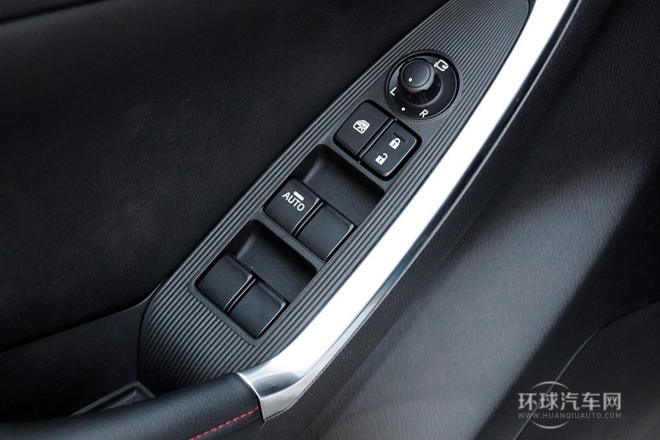 2013款 2.0L 自動四驅尊貴型