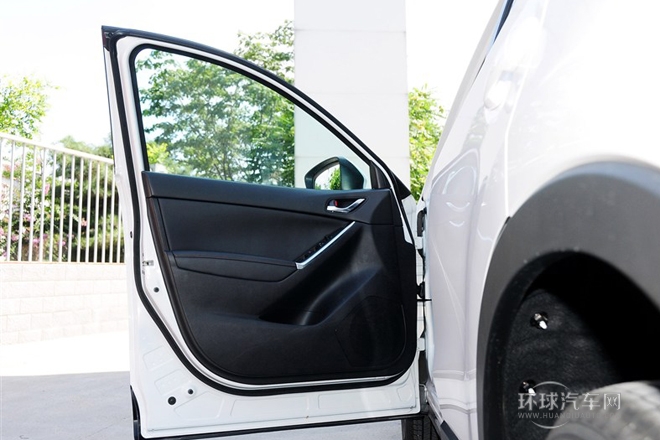 2013款 2.0L 自動四驅尊貴型