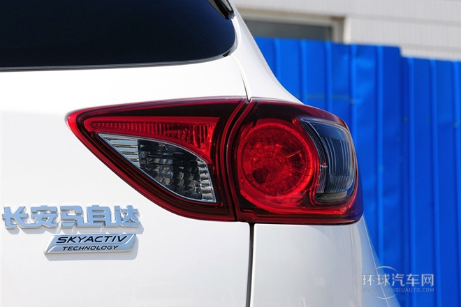 2013款 2.0L 自動四驅尊貴型