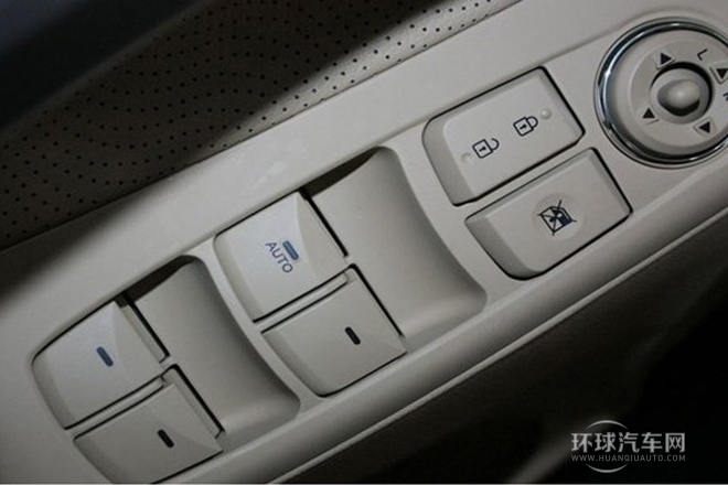 2012款 1.8L 自動尊貴型