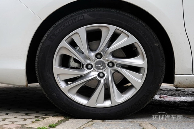 2013款 1.8L 自動勁馳版