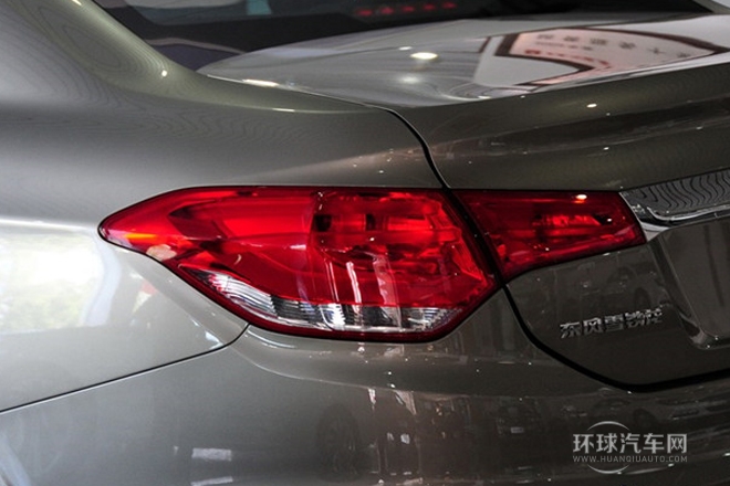 2013款 1.8L 自動勁智版