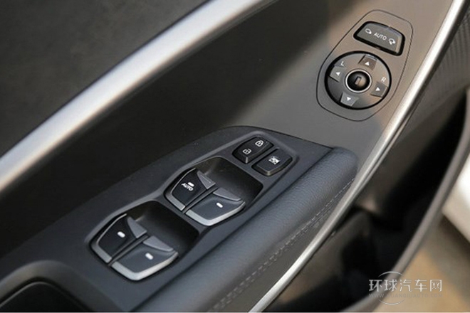 2013款 改款 2.0T 自動兩驅尊貴型