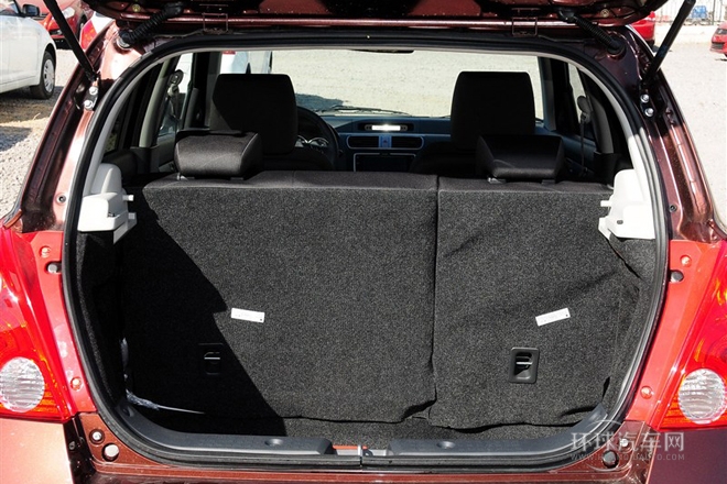 2013款 1.5L 自動(dòng)運(yùn)動(dòng)版