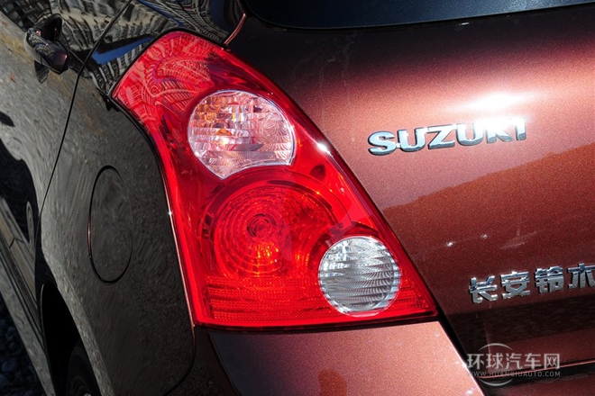 2013款 1.5L 自動(dòng)運(yùn)動(dòng)版